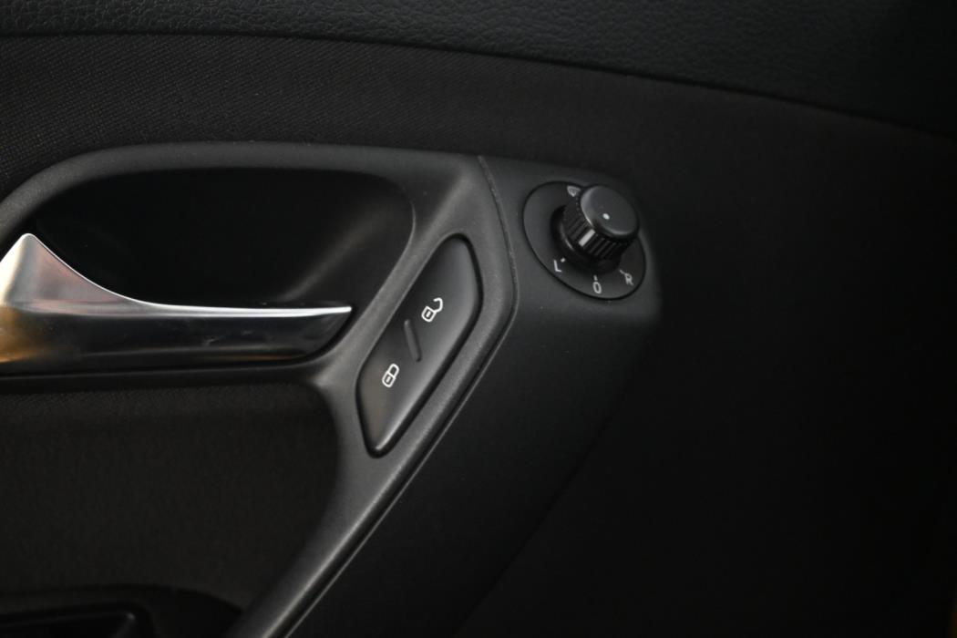VOLKSWAGEN Polo 2011