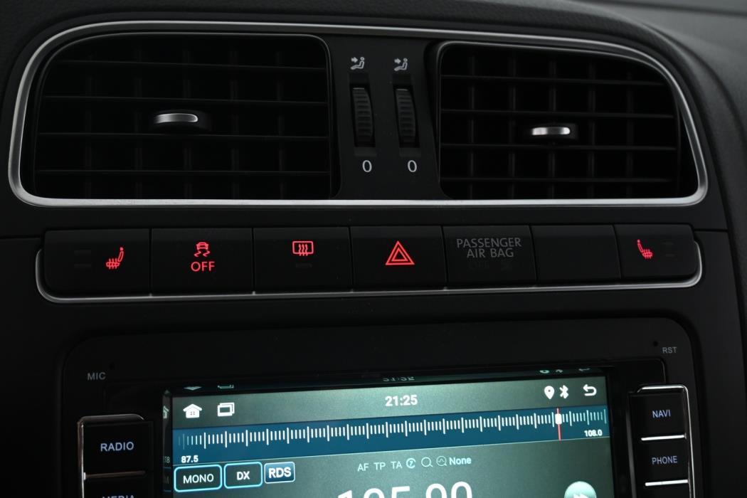 VOLKSWAGEN Polo 2011