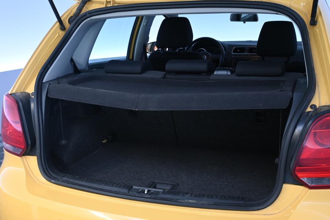 VOLKSWAGEN Polo 2011