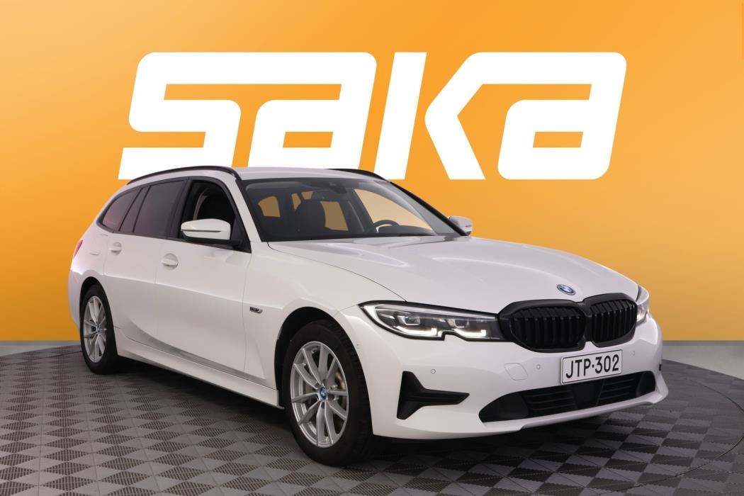 BMW 330 2022