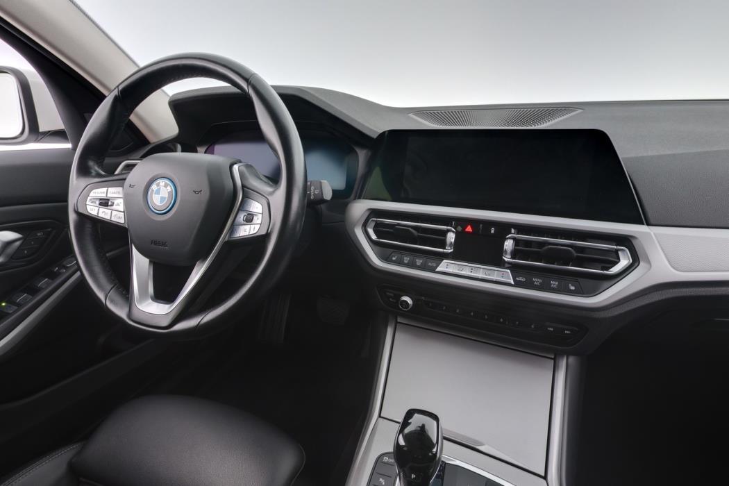 BMW 330 2022