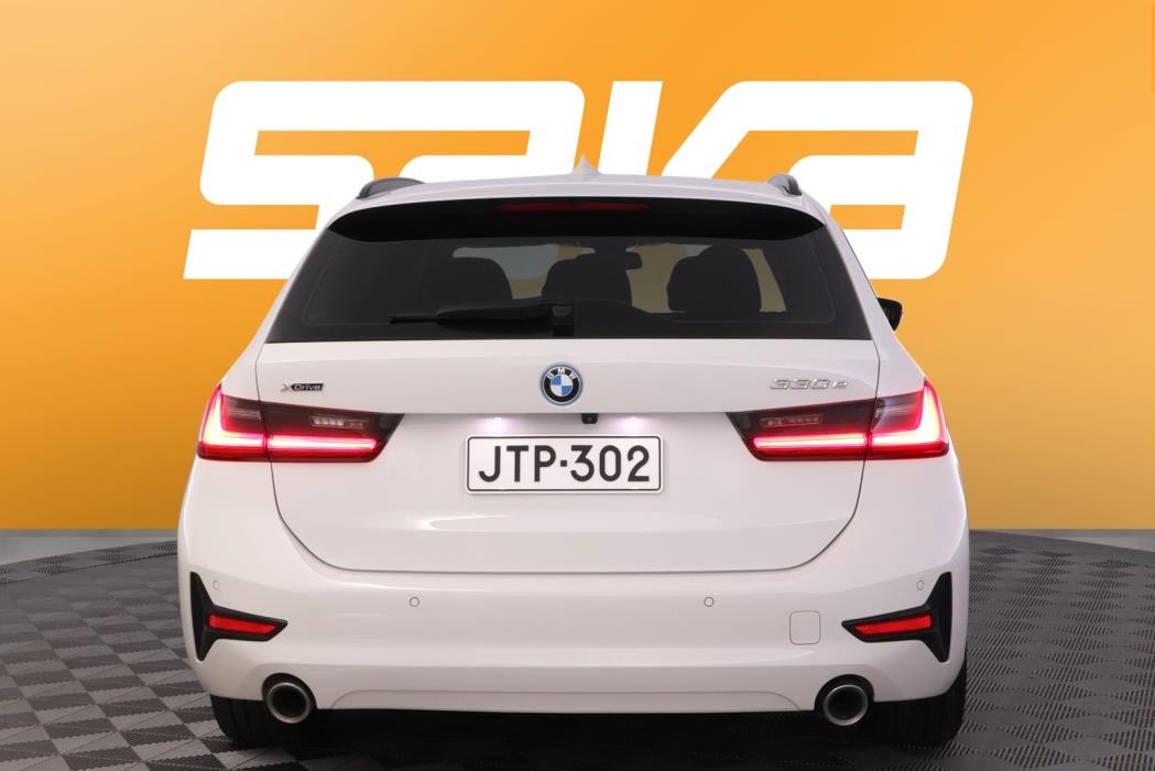 BMW 330 2022