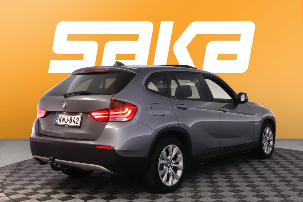 BMW X1 2011