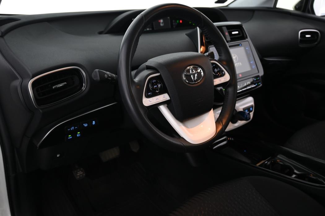 TOYOTA Prius 2017