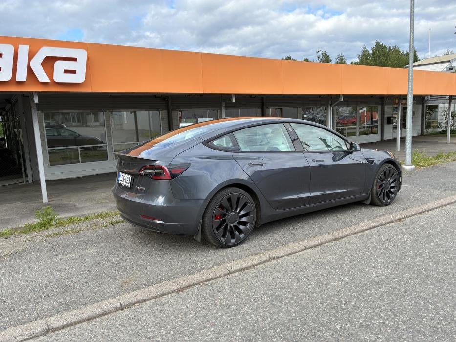 TESLA Model 3 2021