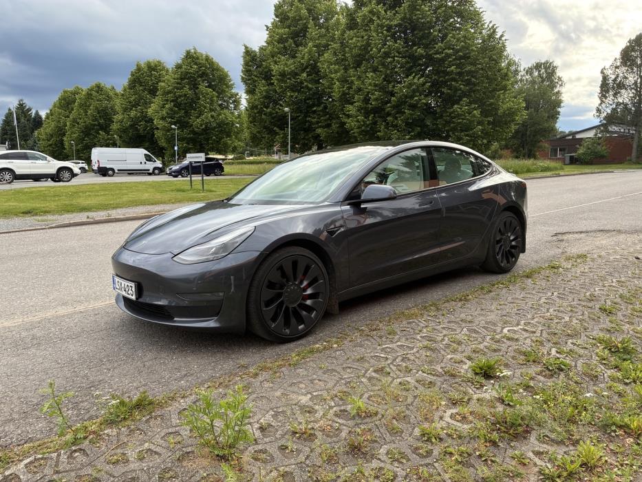 TESLA Model 3 2021