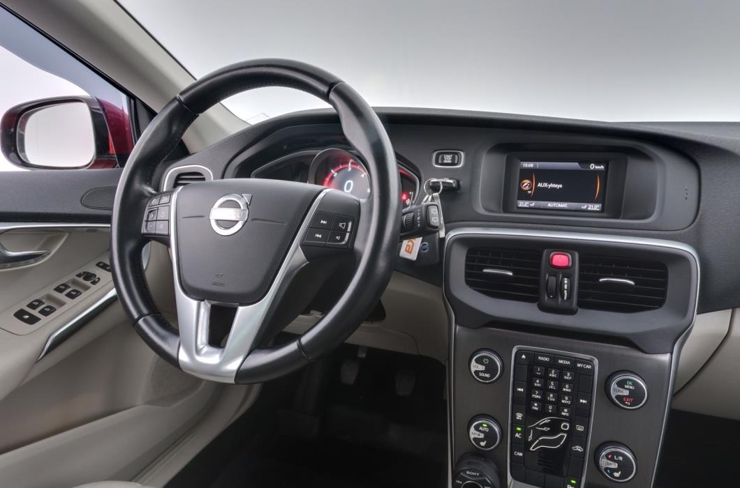 VOLVO V40 2013