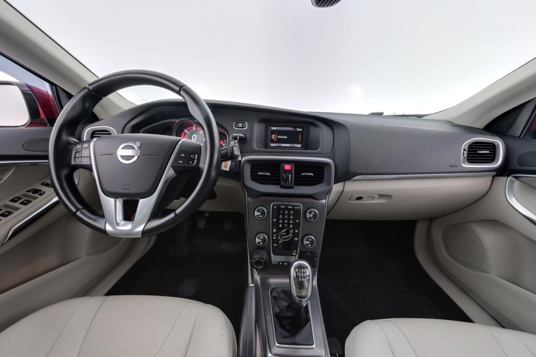 VOLVO V40 2013