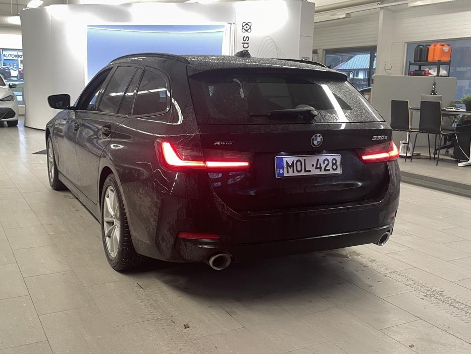 BMW 330 2023