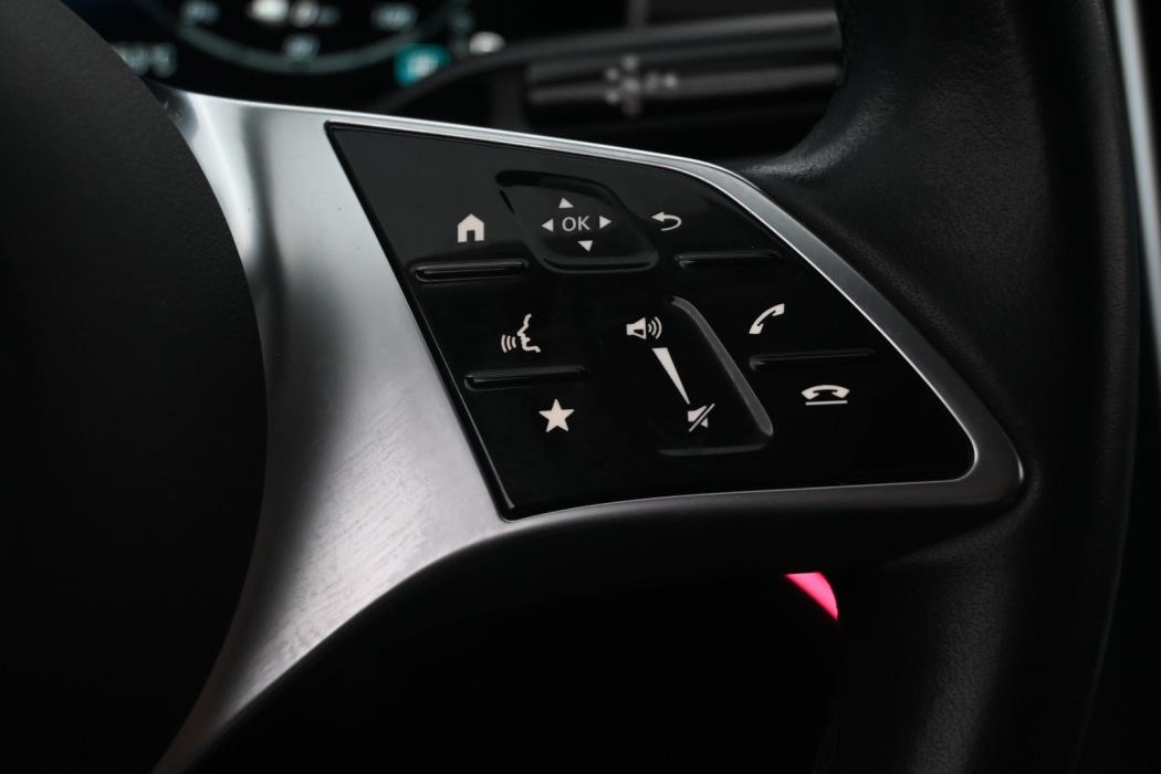 MERCEDES-BENZ C 2023