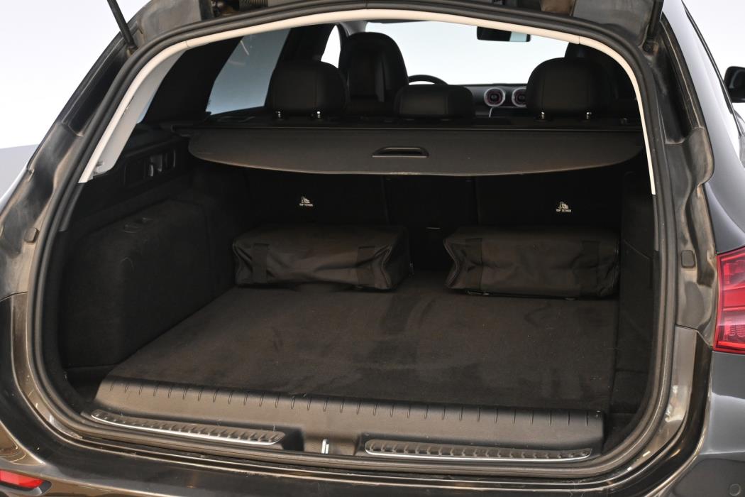 MERCEDES-BENZ C 2023