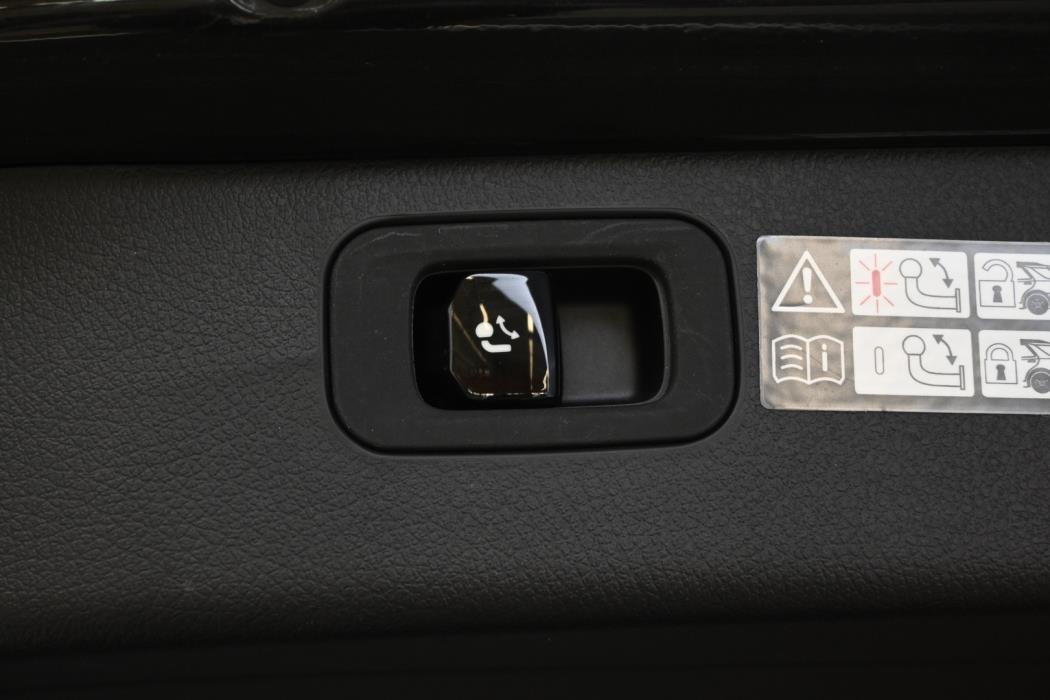 MERCEDES-BENZ C 2023