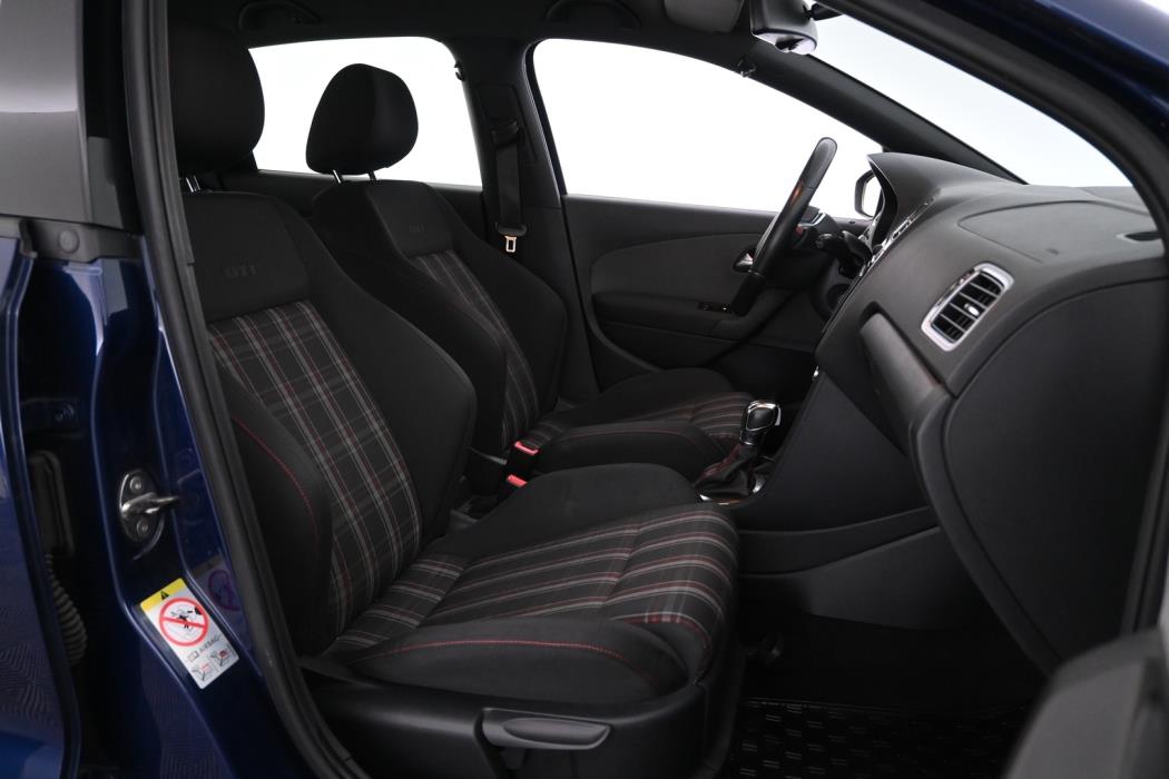 VOLKSWAGEN Polo 2012