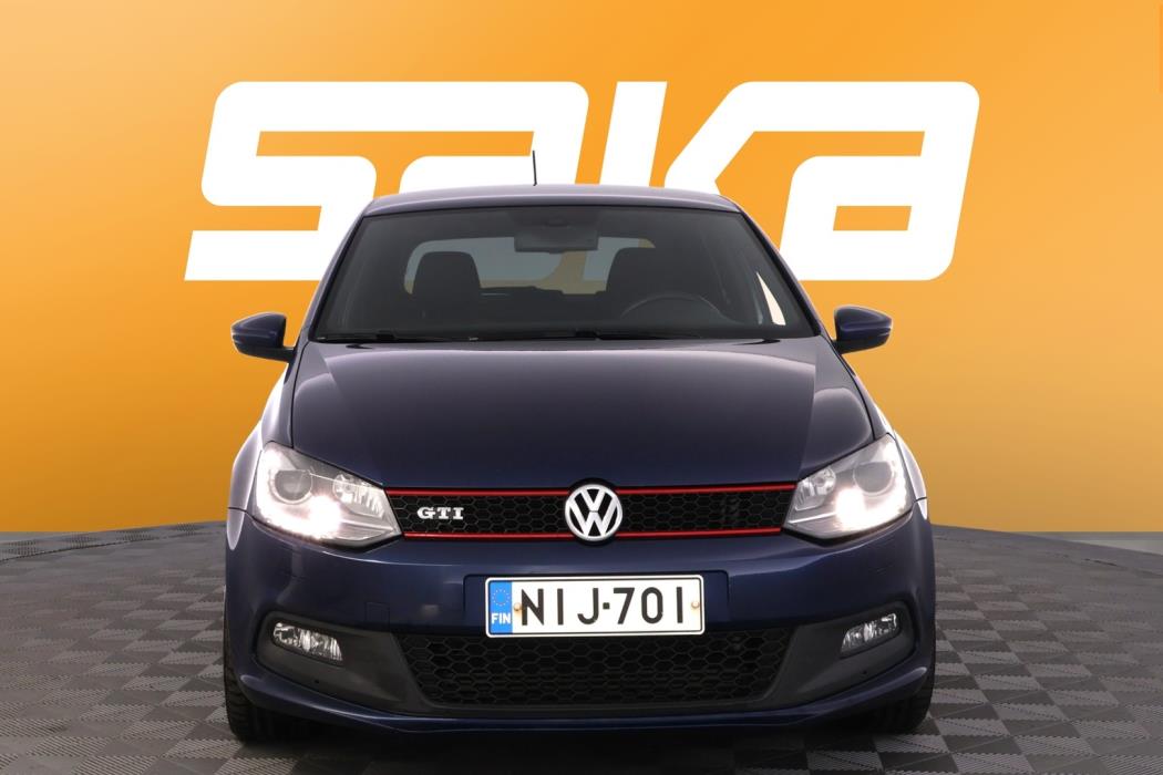 VOLKSWAGEN Polo 2012