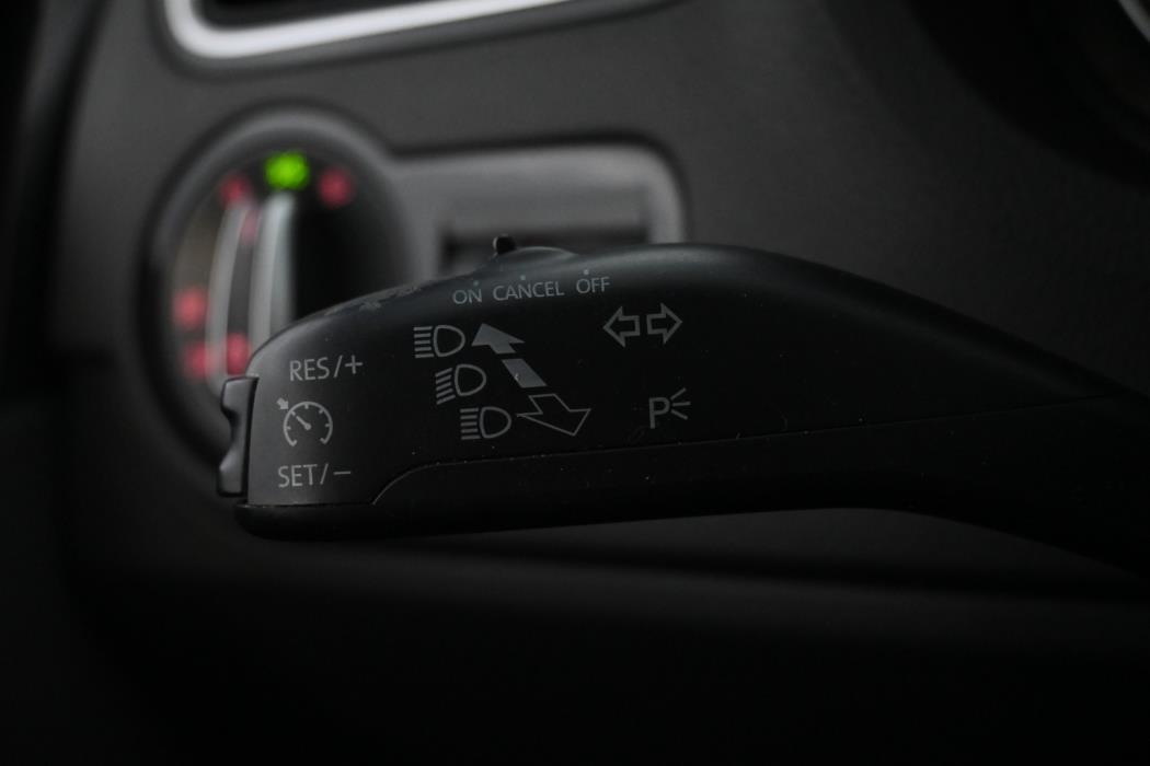 VOLKSWAGEN Polo 2012