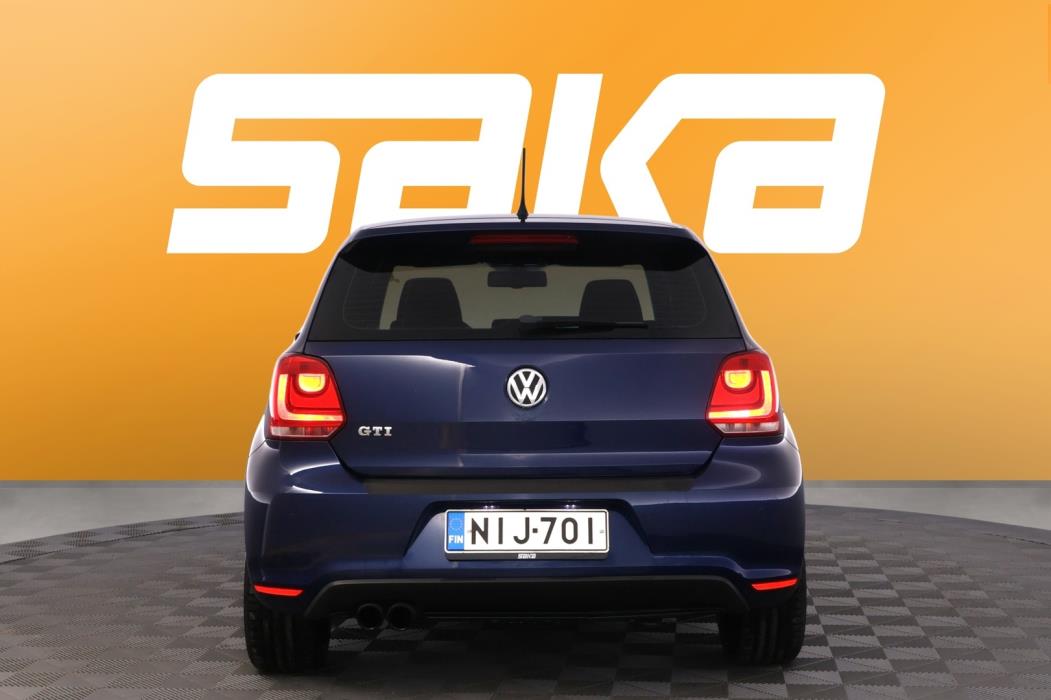 VOLKSWAGEN Polo 2012