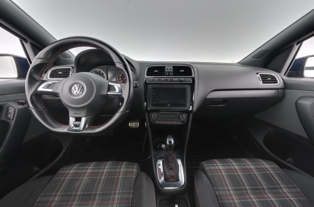 VOLKSWAGEN Polo 2012