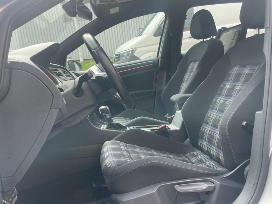 VOLKSWAGEN Golf 2020
