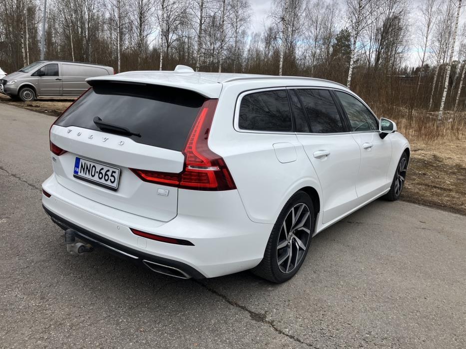 VOLVO V60 2021