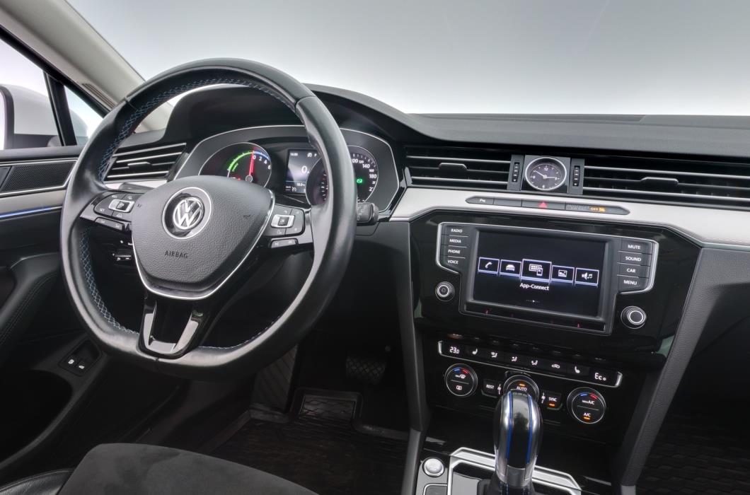 VOLKSWAGEN Passat 2017