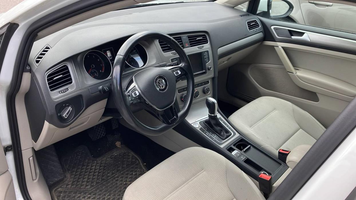 VOLKSWAGEN Golf 2015