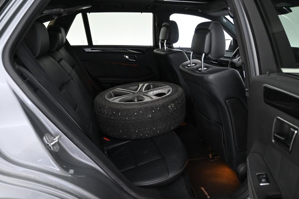 MERCEDES-BENZ E 2010