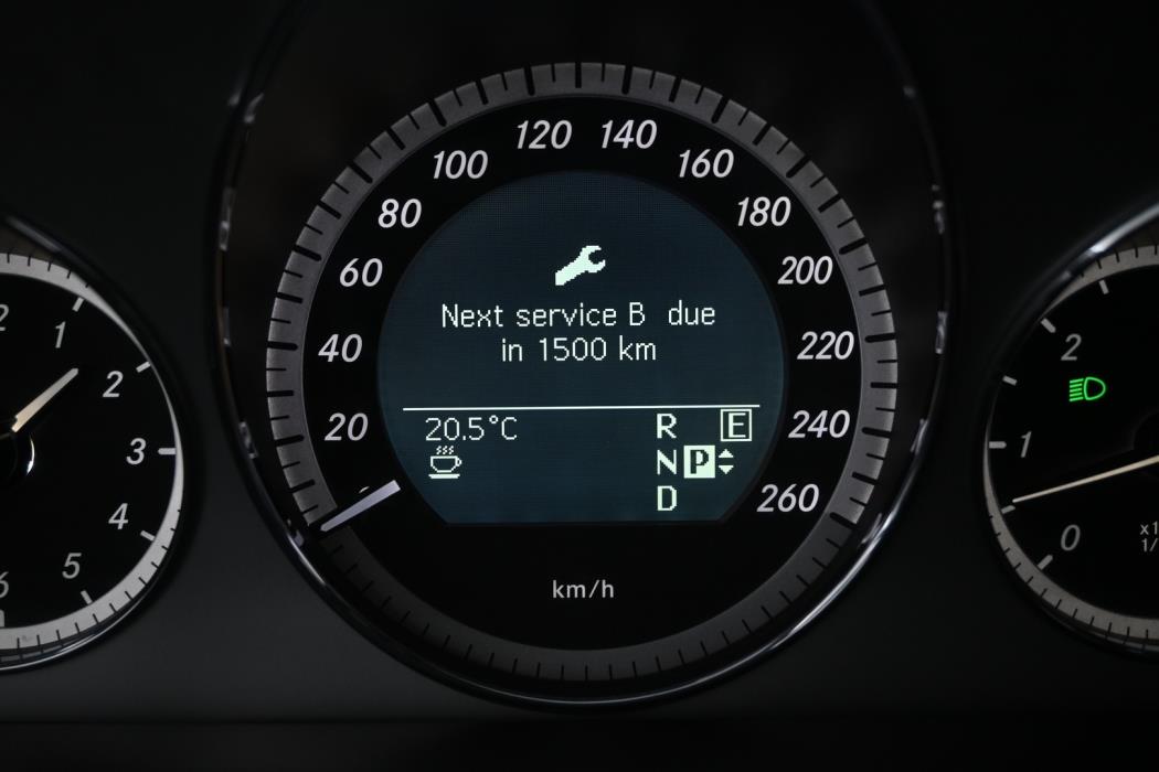 MERCEDES-BENZ E 2010
