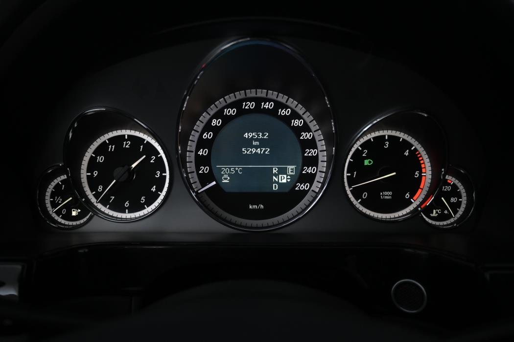 MERCEDES-BENZ E 2010