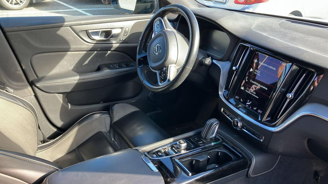 VOLVO V60 2021