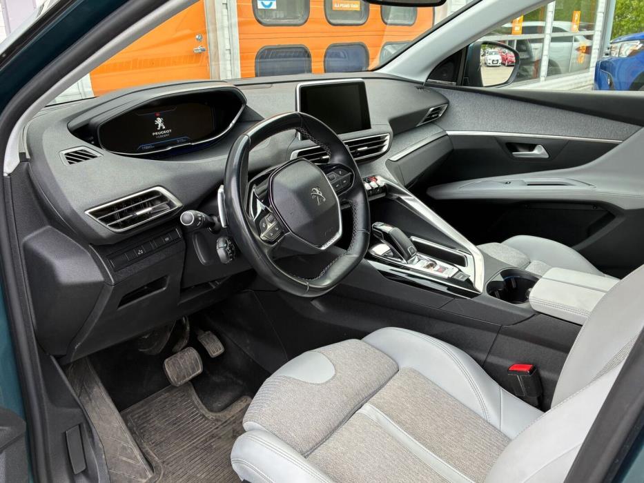 PEUGEOT 5008 2018