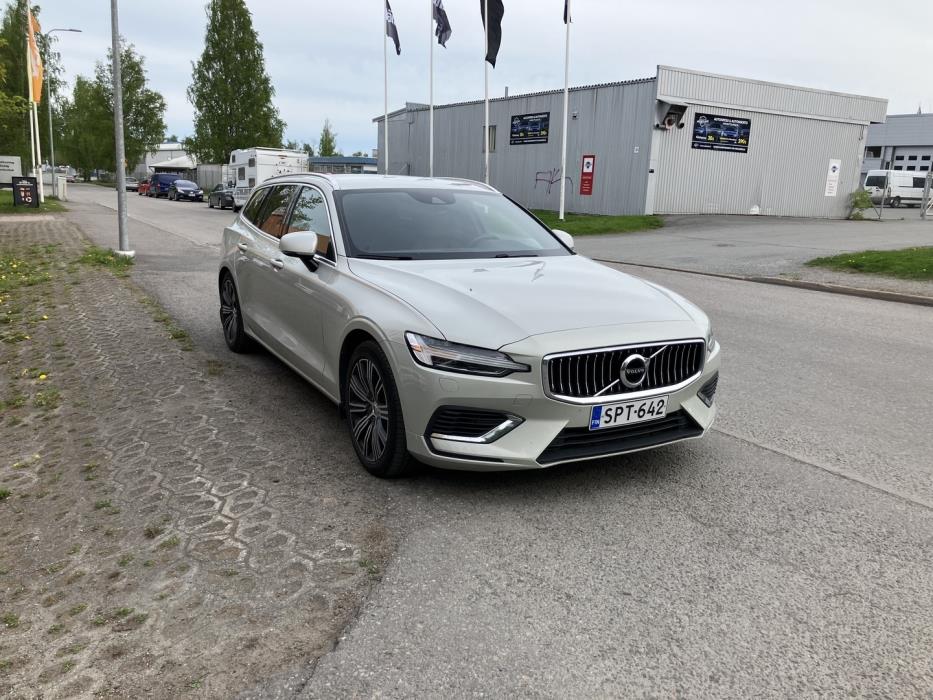 VOLVO V60 2021
