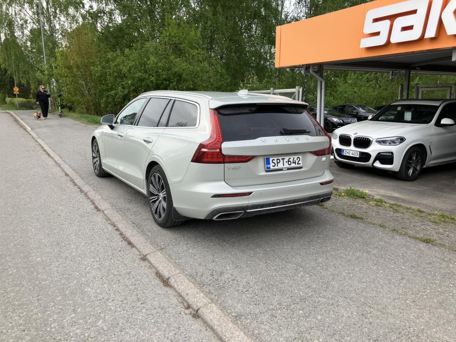 VOLVO V60 2021