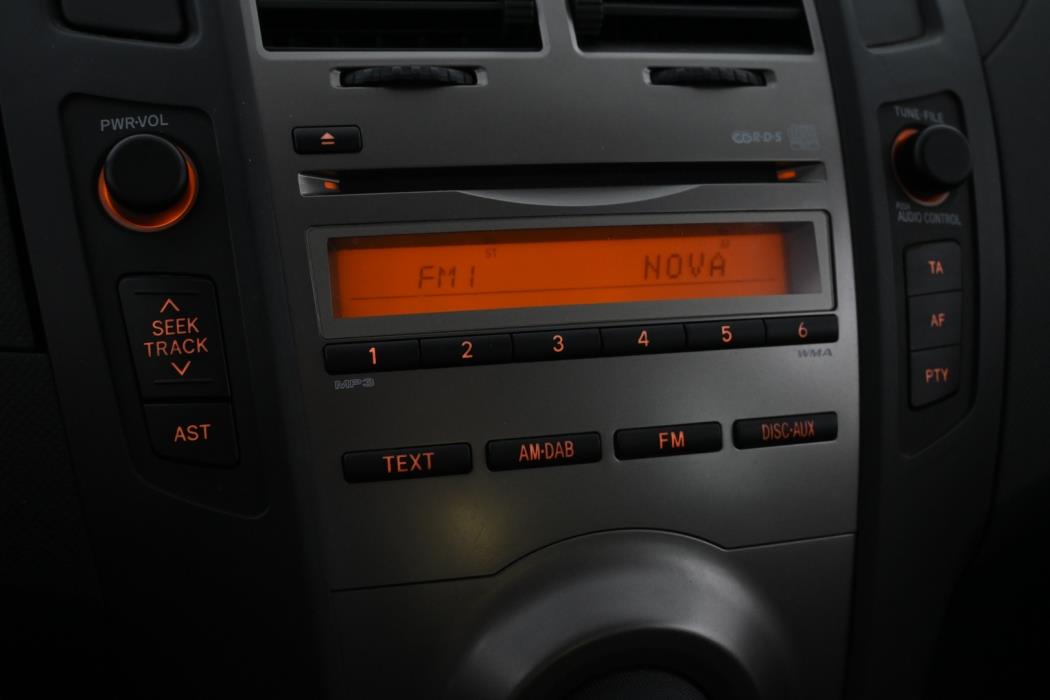 TOYOTA Yaris 2010