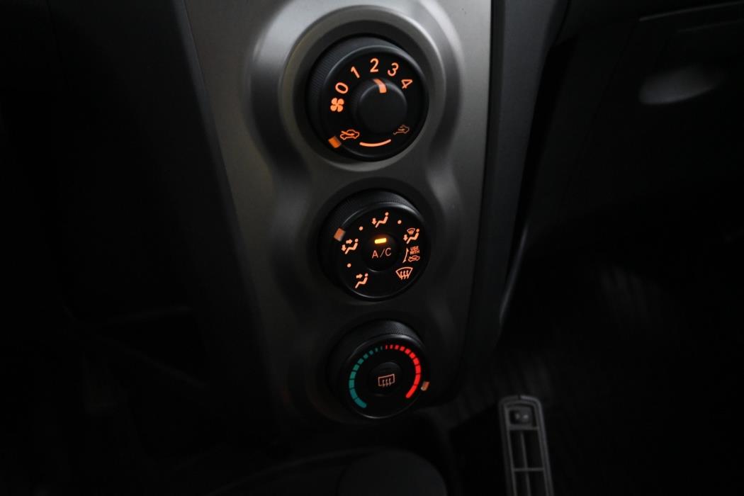 TOYOTA Yaris 2010