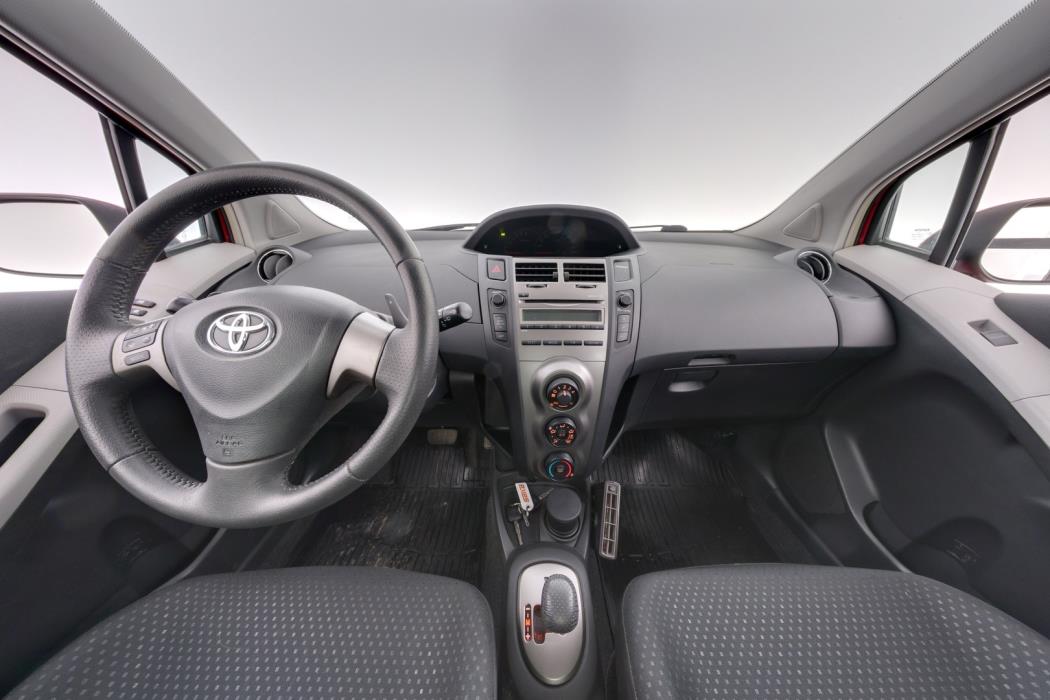 TOYOTA Yaris 2010
