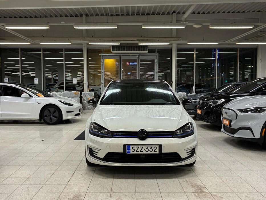 VOLKSWAGEN Golf 2015