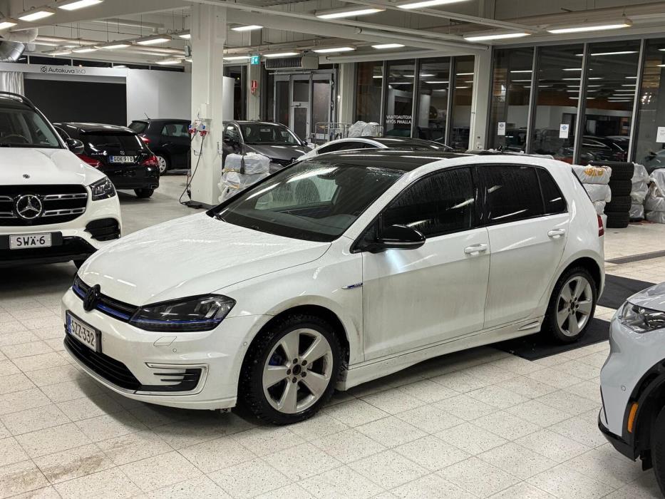 VOLKSWAGEN Golf 2015