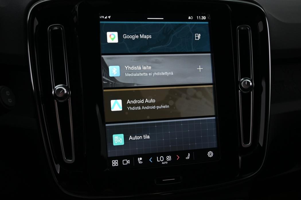 VOLVO XC40 2023