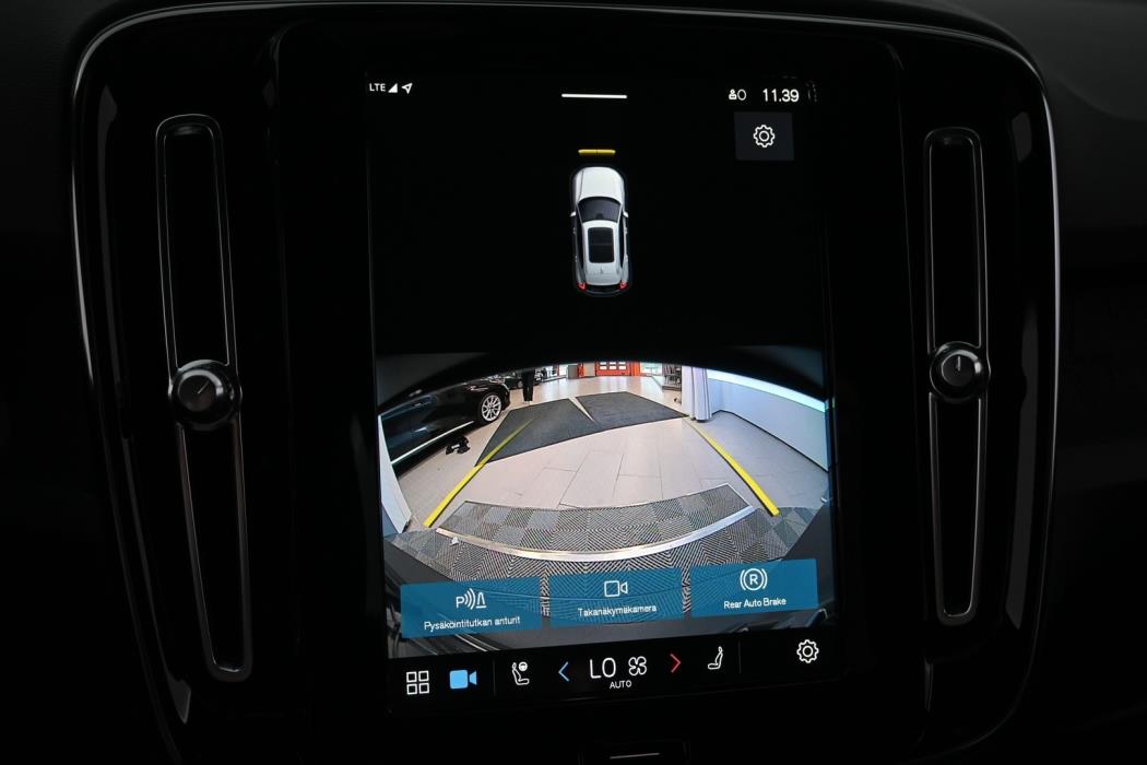 VOLVO XC40 2023