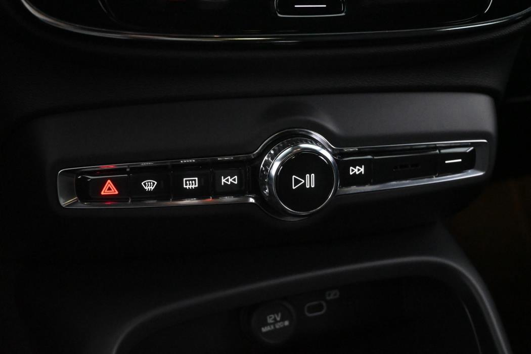 VOLVO XC40 2023