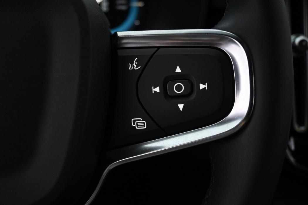 VOLVO XC40 2023