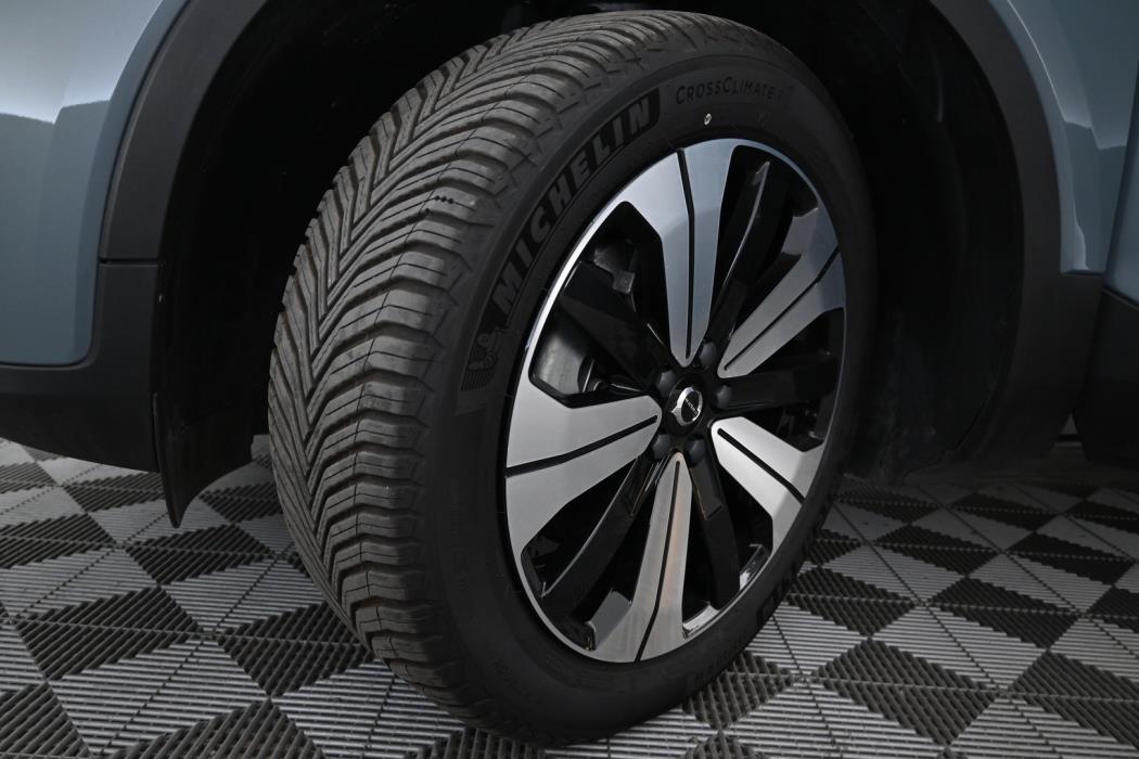 VOLVO XC40 2023