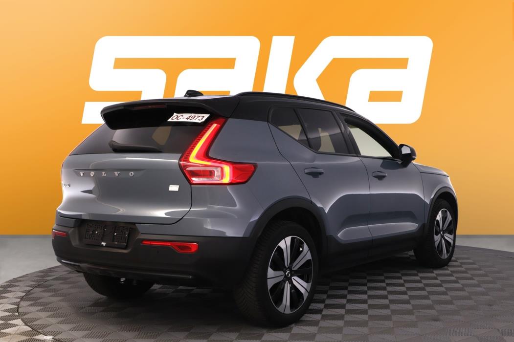 VOLVO XC40 2023