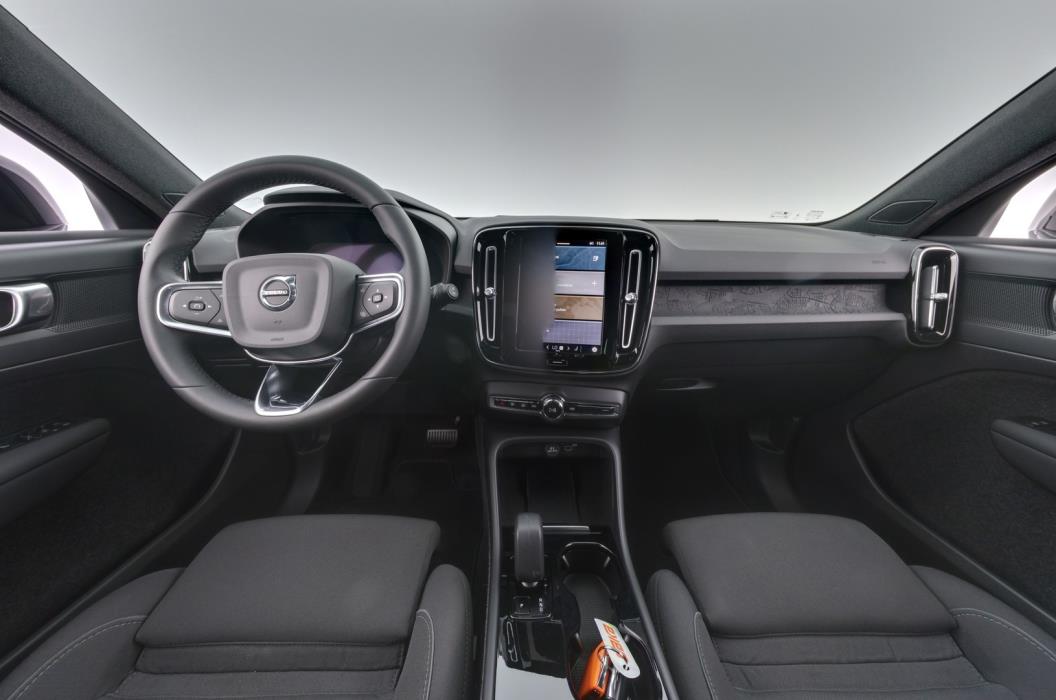 VOLVO XC40 2023