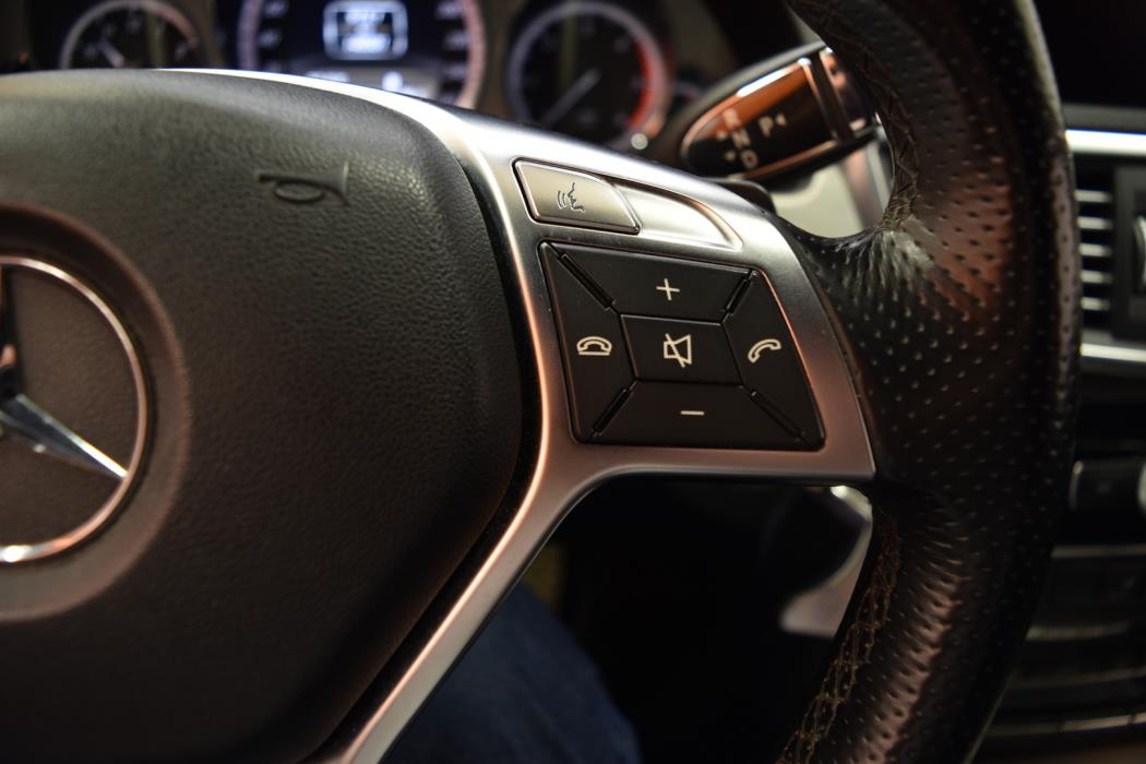 MERCEDES-BENZ E 2012