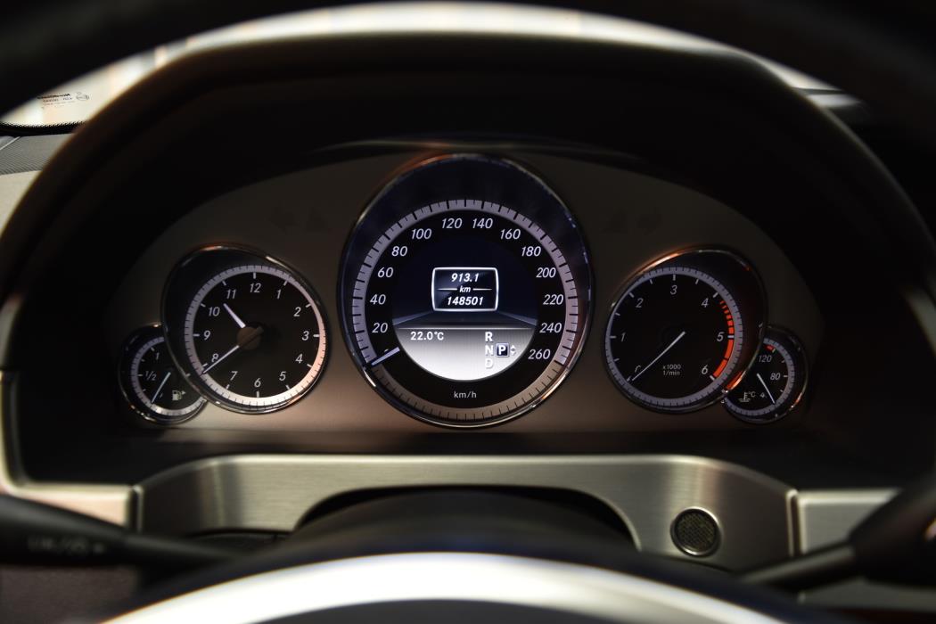 MERCEDES-BENZ E 2012