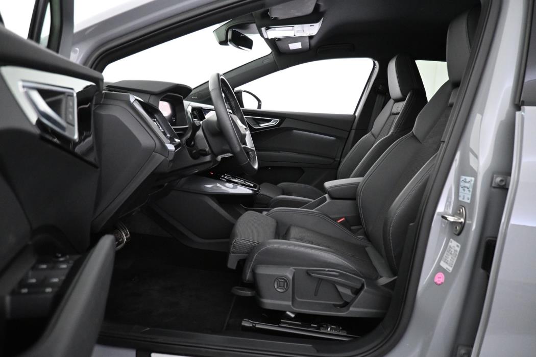AUDI Q4 e-tron 2025