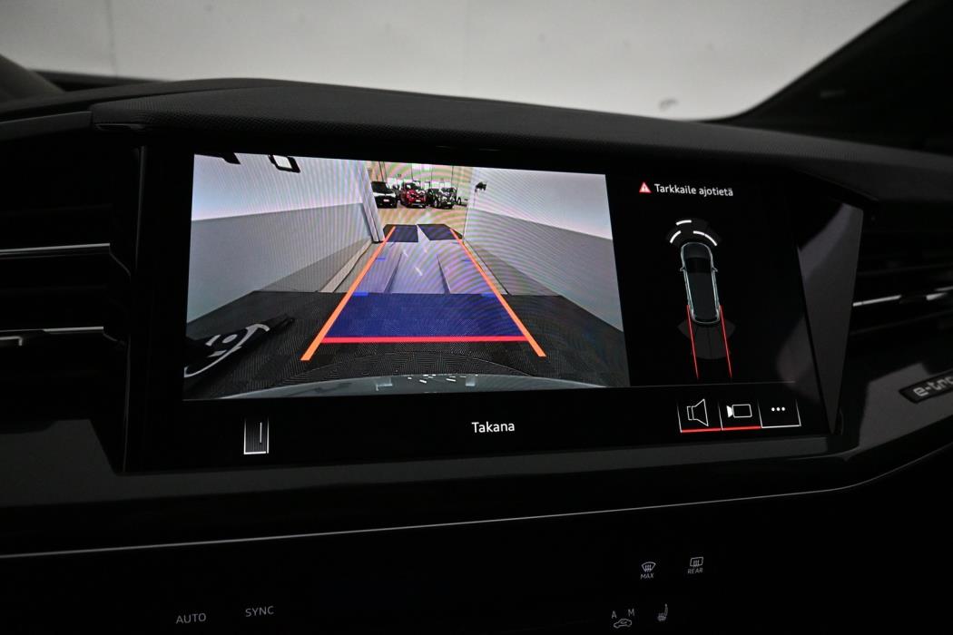 AUDI Q4 e-tron 2025
