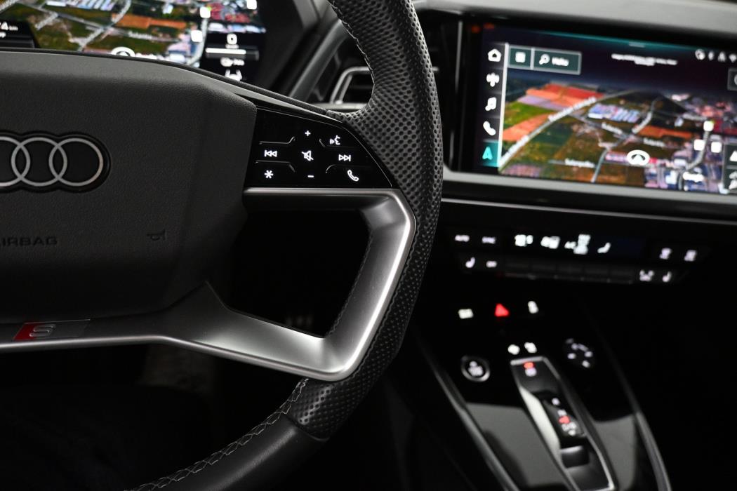 AUDI Q4 e-tron 2025