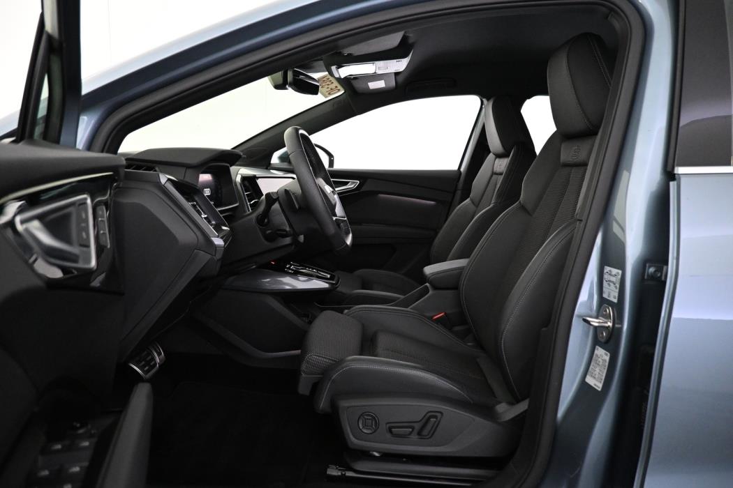 AUDI Q4 e-tron 2025